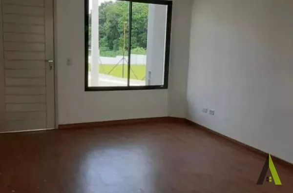 Casa em Condomínio Fechado em São Roque!