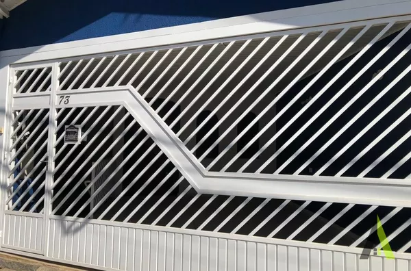 Casa Térrea  com Quintal Grande em bairro tradicional de São Roque!