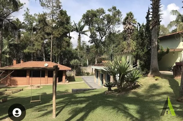 Chácara maravilhosa  com Piscina e canil em São Roque 