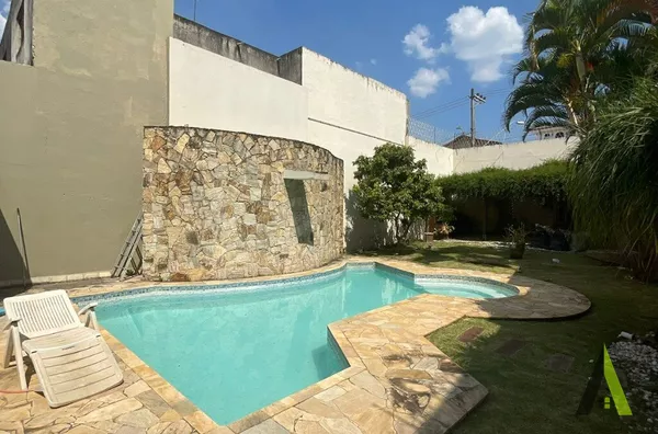 Casa de Alto Padrão em Condomínio Fechado no centro de  São Roque!