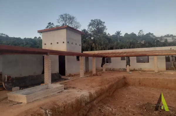 Casa em Condomínio Fechado em Mairinque! 