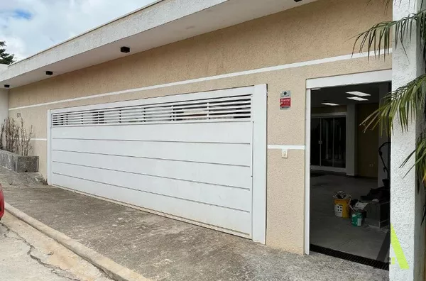 Sobrado em Condomínio Fechado de São Roque!