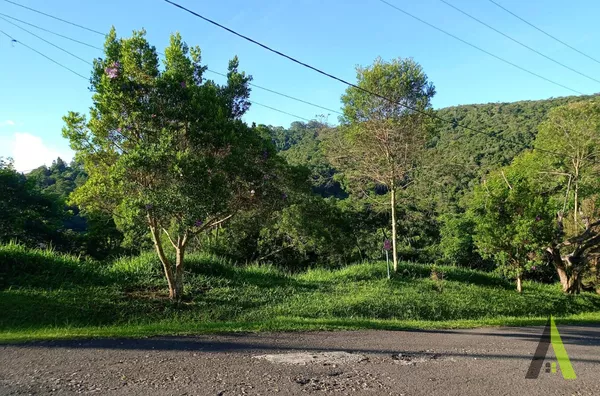 Terreno com Vista para Lago em Condomínio Fechado em São Roque!