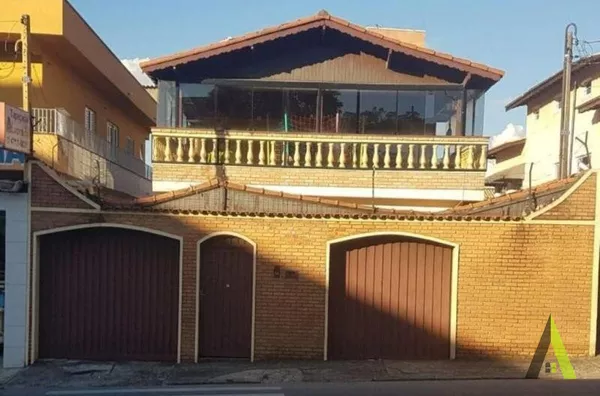 Casa no centro da cidade de São Roque!