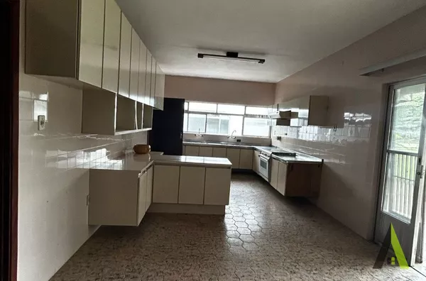 Chácara Rodeada de muito Verde em São Roque!