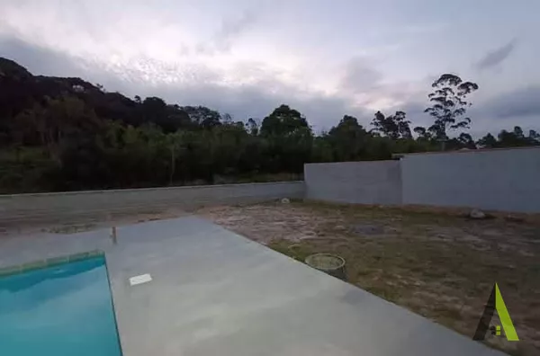 Chácara com Piscina em São Roque!