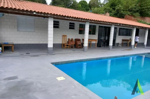Chácara com Piscina em São Roque!