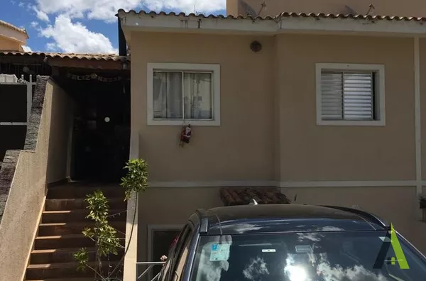 Casa em Condomínio Fechado em São Roque!