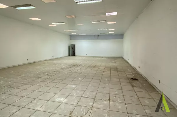 Ponto Comercial no Centro de São Roque! 