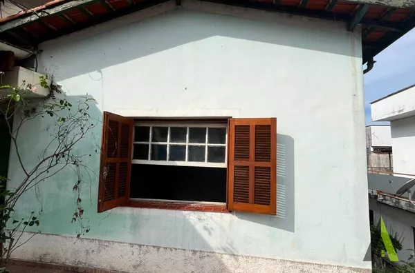 Casa Térrea em Bairro Tradicional de São Roque! 