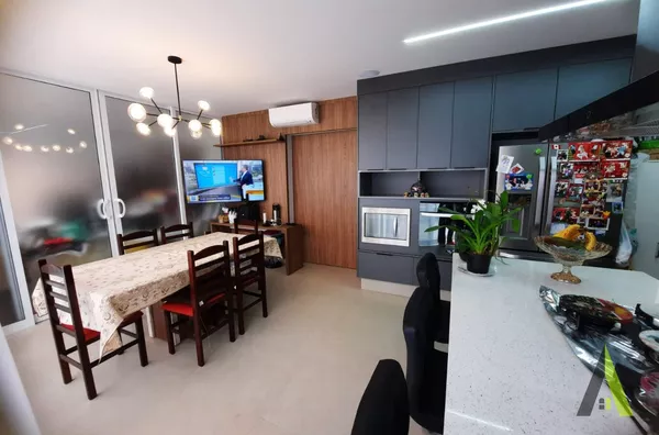  Sobrado em Condomínio Fechado de Alto Padrão com Área Verde em São Roque!