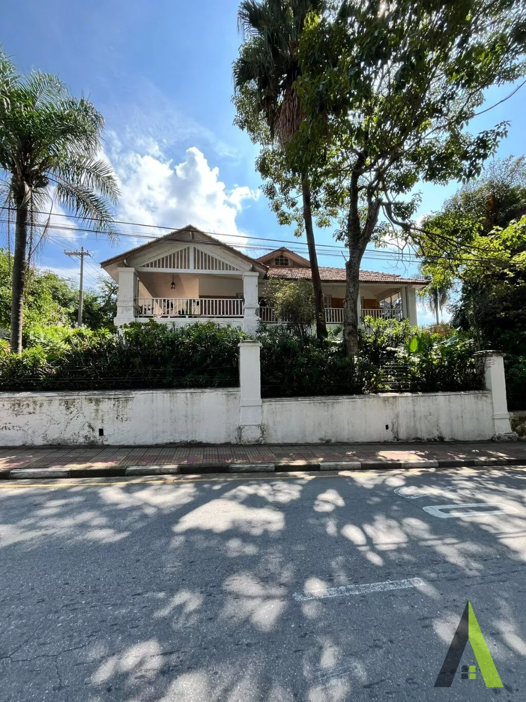 Casa Térrea com Design Colonial no Centro de  São Roque! - CA696