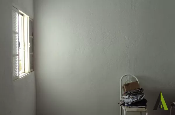 Casa Térrea em Bairro Tradicional de São Roque! 