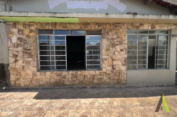 Casa Térrea Comercial em São Roque!