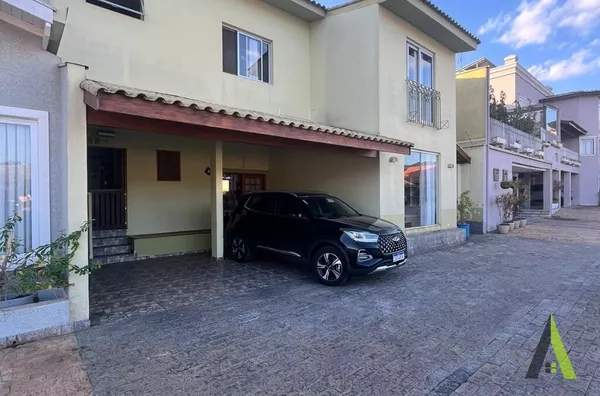 Casa em Condomínio Fechado em São Roque!