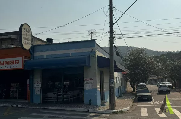Salão Comercial de frente ao Recanto da Cascata em  São Roque!