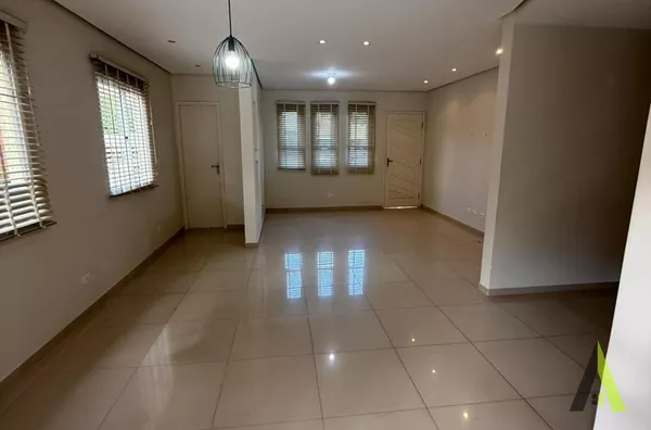 Sobrado em Condomínio Fechado em São Roque! 