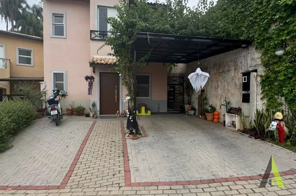 Sobrado em Condomínio Fechado de São Roque!