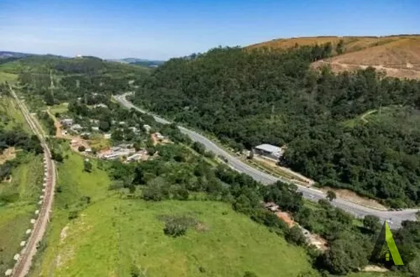 Área com Galpão frente pra Raposo Tavares em Marinque!