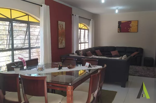 Sobrado Avarandado  em Bairro Tradicional de São Roque!