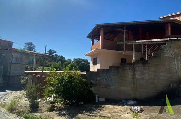  2 Casas com Espaço Gourmet em Mairinque!  