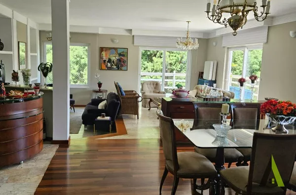 Casa Térrea  em Condomínio Fechado com Acabamento de Primeira em São Roque!