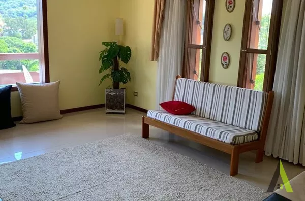 Sobrado com Área Gourmet completa  em Bairro Nobre de São Roque!