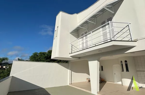 Casa no Centro de São Roque! 