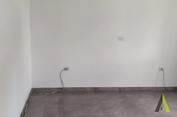 Casa Térrea em Bairro Tradicional de São Roque! 