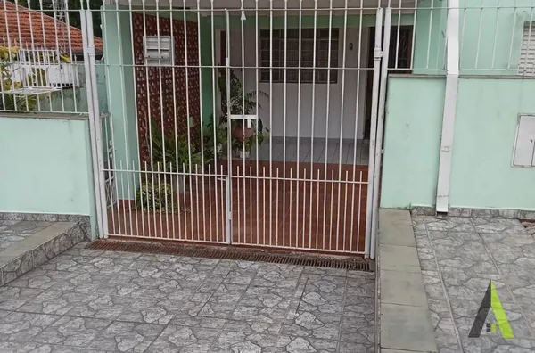 Casa Térrea em Bairro Tradicional de São Roque! 