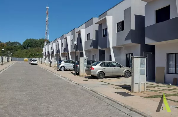 Sobrado Novo em Condomínio Fechado de São Roque! 