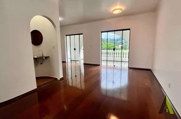  Sobrado em Bairro Nobre de São Roque!