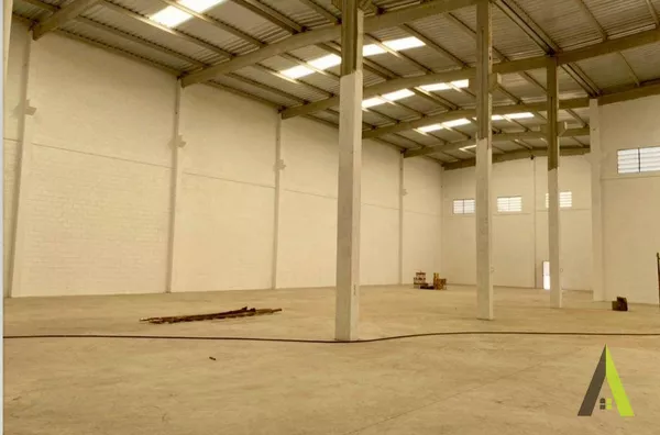 Galpão na Rodovia Presidente Castelo Branco!