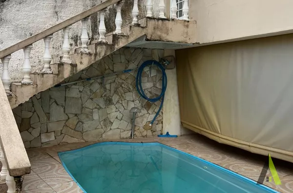 Casa Térrea em Bairro Tradicional em São Roque! 