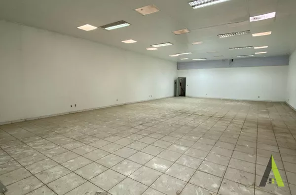 Ponto Comercial no Centro de São Roque! 