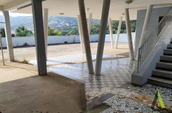 Casa no Centro de São Roque! 