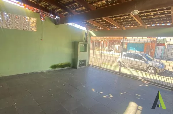 Casa com Edícula em São Roque! 
