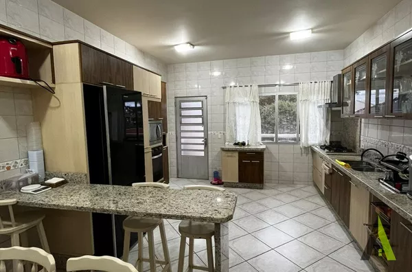 Ampla Casa em Condomínio Condomínio Fechado em São Roque!  