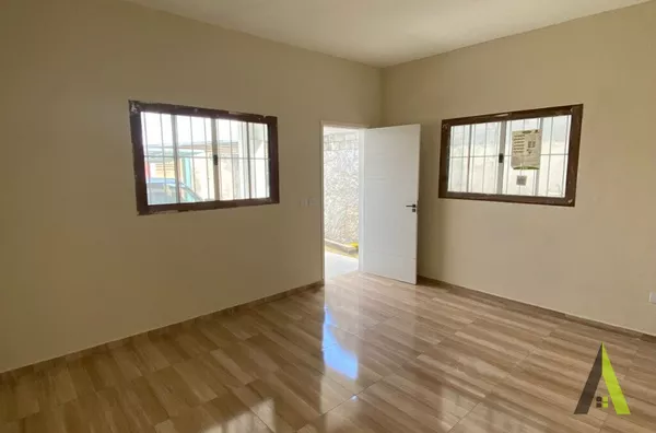 Casa Térrea em Bairro Tradicional em São Roque! 