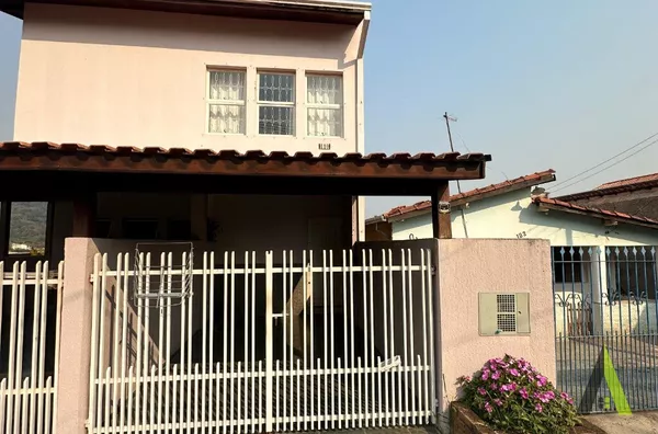 Sobrado em Bairro Tradicional de São Roque!