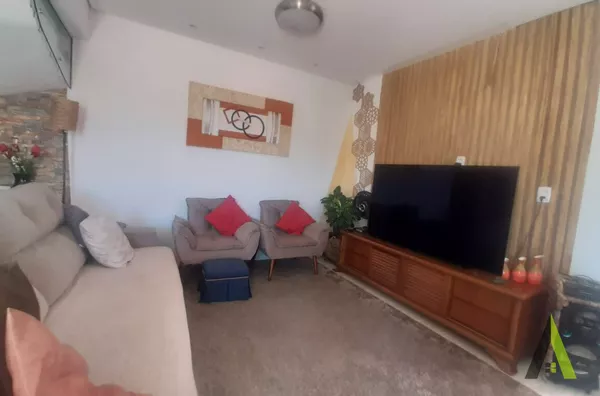 Sobrado em Condomínio Fechado em São Roque!