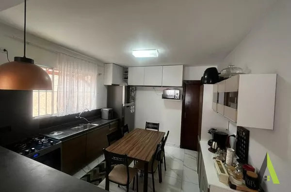 Casa Térrea com Quintal em Bairro Tradicional de São Roque!