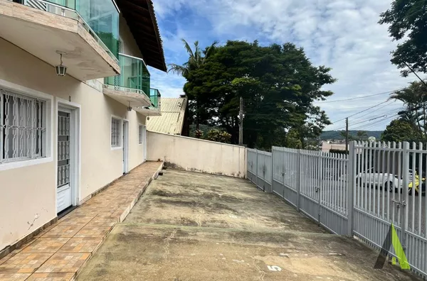 Sobrado Próximo em Condomínio Fechado de São Roque!