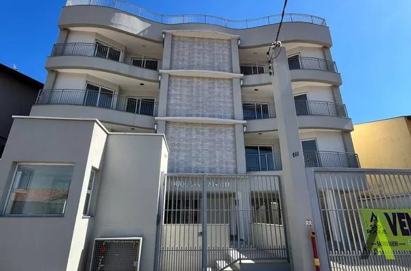 Apartamento com Varanda em Bairro Tradicional de São Roque!