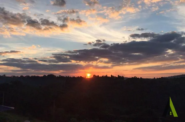  Terreno Roteiro do Vinho em Condomínio Fechado em São Roque!