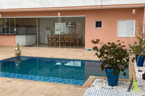 Casa em Condomínio Alto Padrão em São Roque! 
