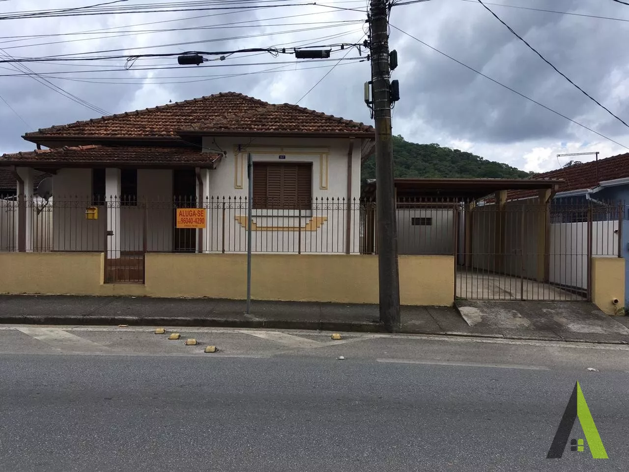 Casa Trrea na Estrada do Vinho em So Roque!  - CA563