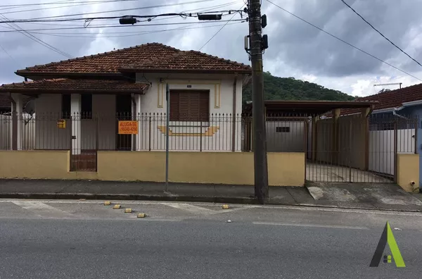 Casa Térrea na Estrada do Vinho em São Roque! 
