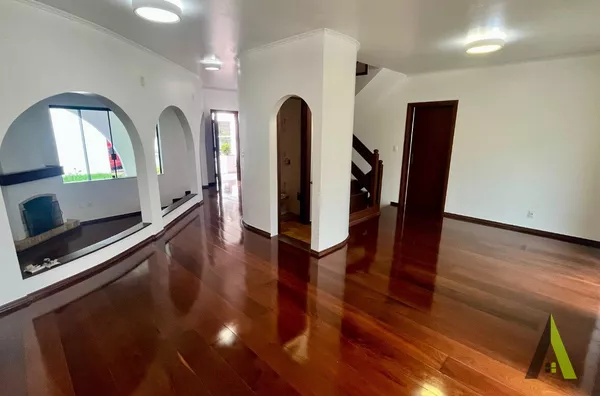  Sobrado em Bairro Nobre de São Roque!