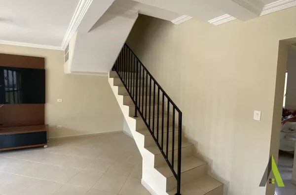 Casa em Bairro Tradicional em São Roque! 